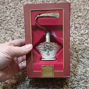 NWT Lenox Holiday Basket Porcelain Ornament.